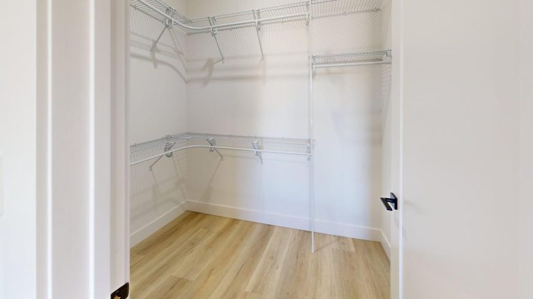 Vaughan-Harvey-Blvd-Closet