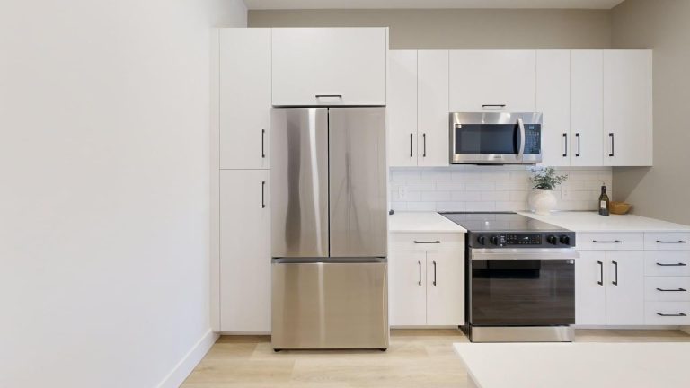 Vaughan-Harvey-Blvd-Kitchen 1